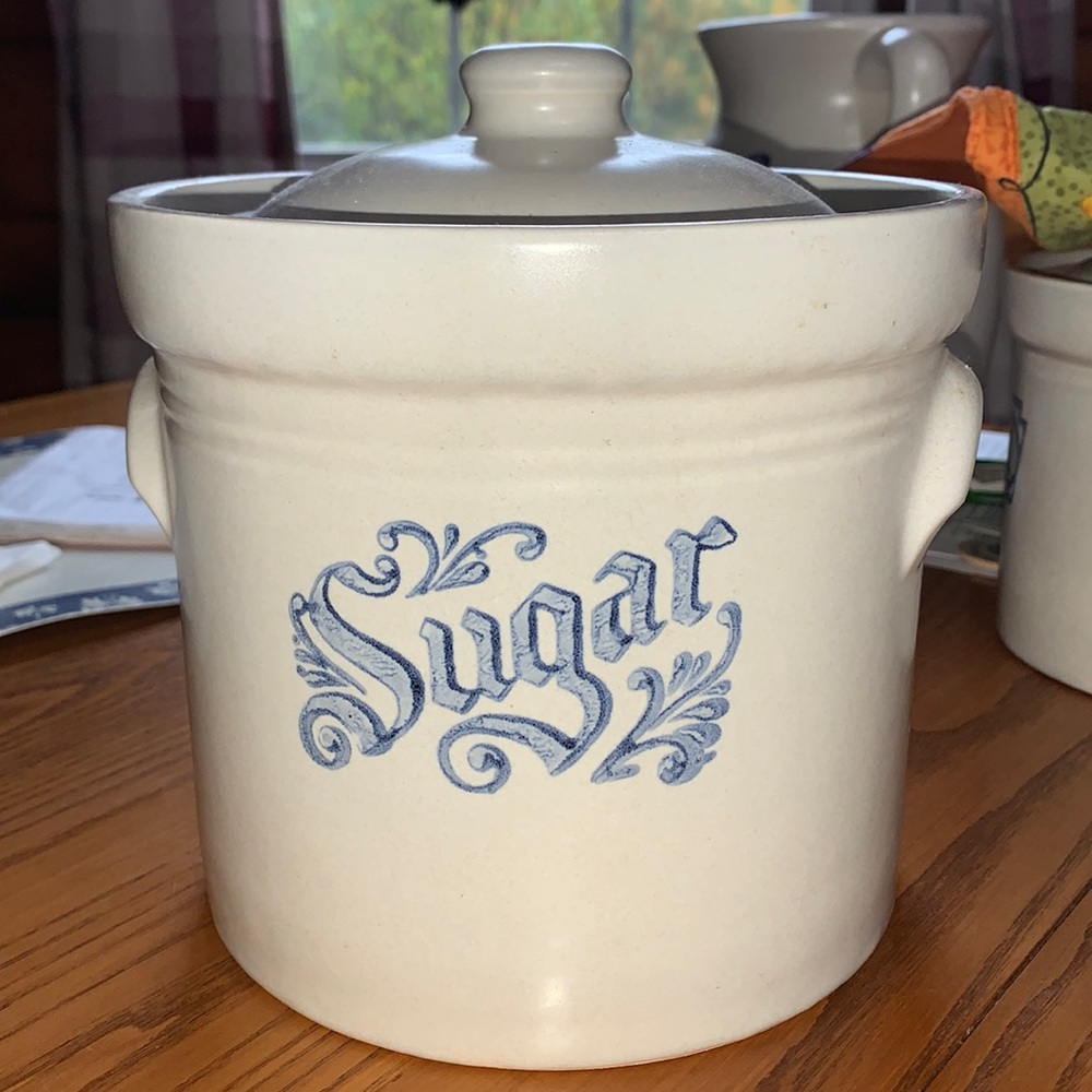Yorktowne pfaltzgraff sugar canister with (chipped) lid